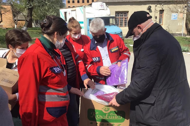 Лікарі швидкої у п’яти містах Хмельниччини отримали допомогу від волонтерів